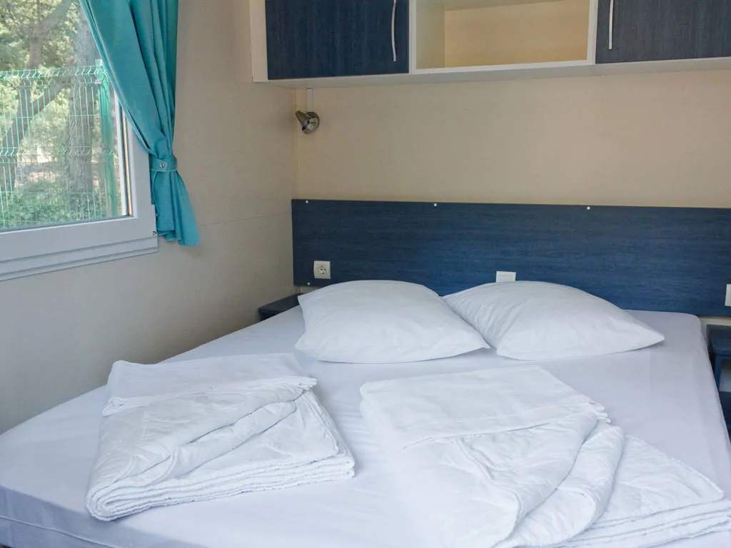 campsite-kovacine-mobile-home-family-interior-bedroom-double-bed