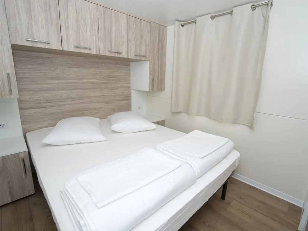 campsite-kovacine-mobile-home-family-plus-fkk-interior-bedroom-double-bed