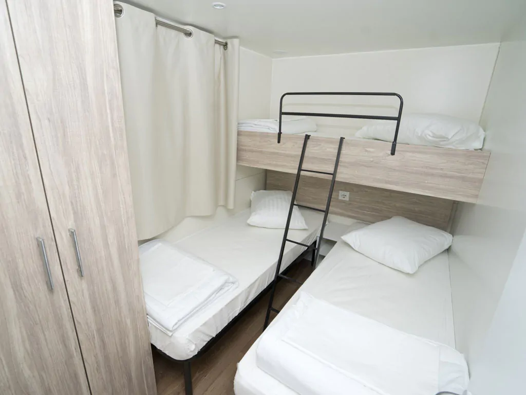 campsite-kovacine-mobile-home-family-plus-fkk-interior-bedroom-single-beds