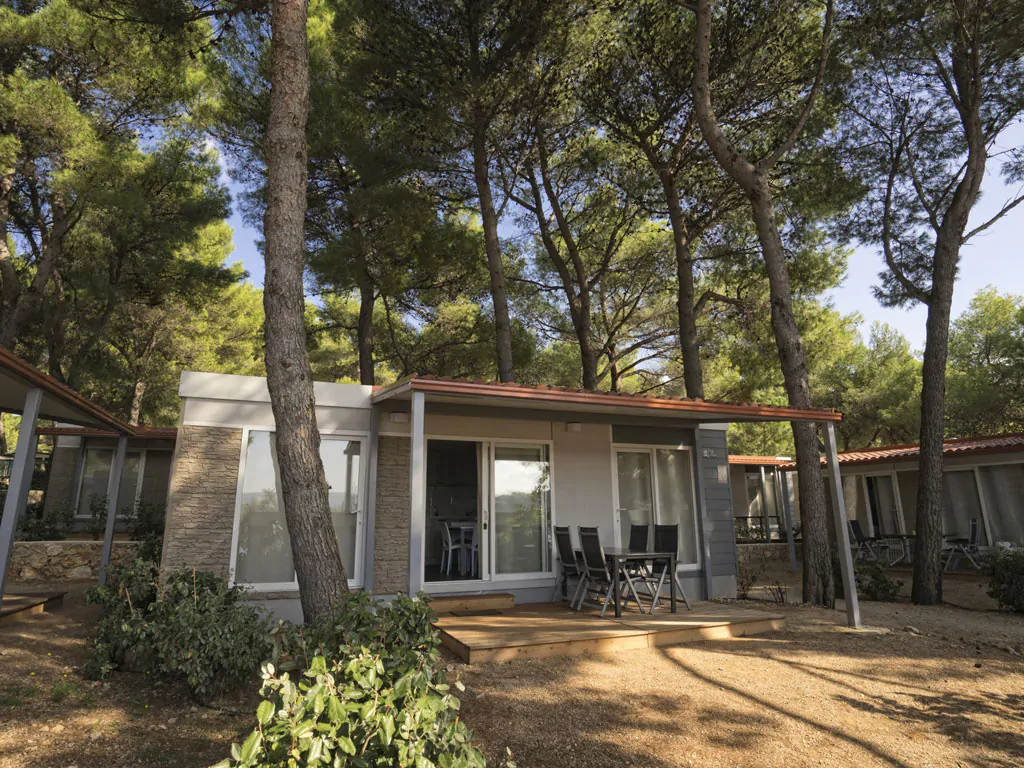 campsite-kovacine-mobile-home-superior-comfort-exterior-terrace