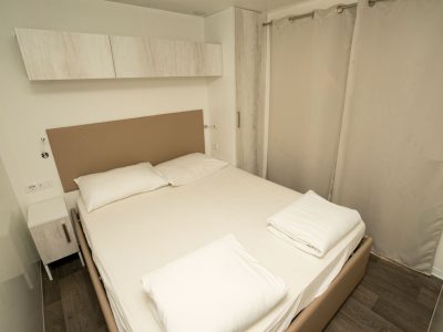 campsite-kovacine-mobile-home-superior-comfort-interior-bedroom-double-bed
