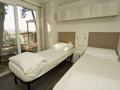 campsite-kovacine-mobile-home-superior-comfort-interior-bedroom-single-beds