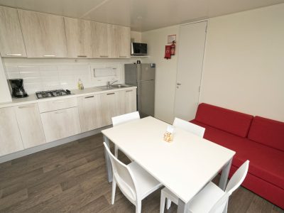 campsite-kovacine-mobile-home-superior-comfort-interior-kitchen