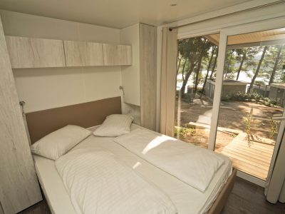 campsite-kovacine-mobile-home-superior-mare-interior-bedroom-double-bed