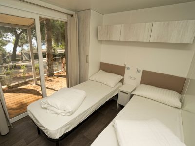 campsite-kovacine-mobile-home-superior-mare-interior-bedroom-single-beds
