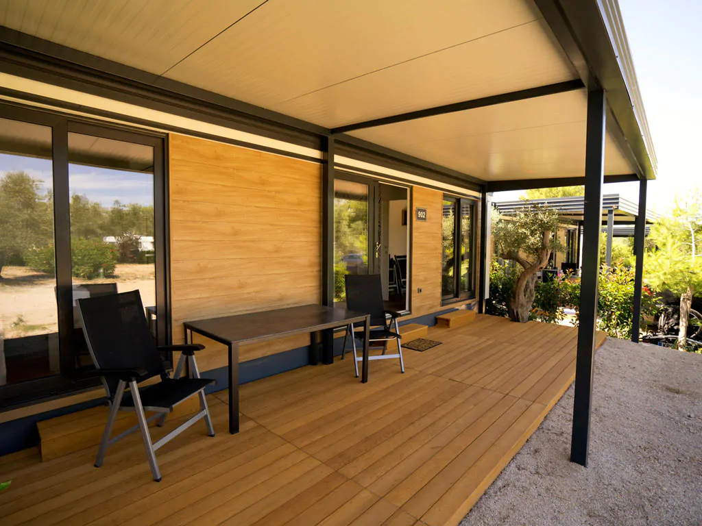 campsite-kovacine-mobile-home-superior-premium-exterior-terrace