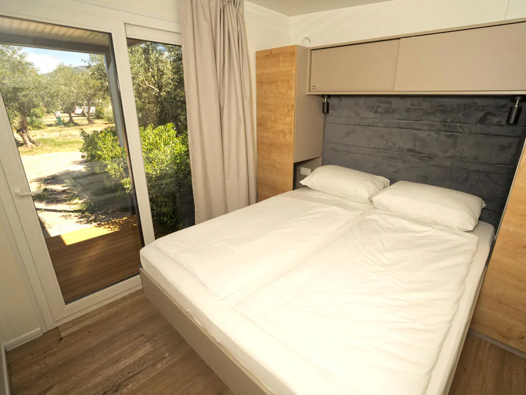 campsite-kovacine-mobile-home-superior-premium-interior-bedroom-double-bed