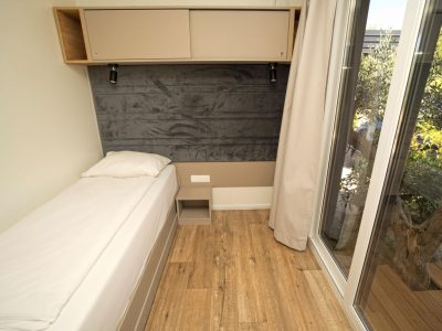 campsite-kovacine-mobile-home-superior-premium-interior-bedroom-single-beds