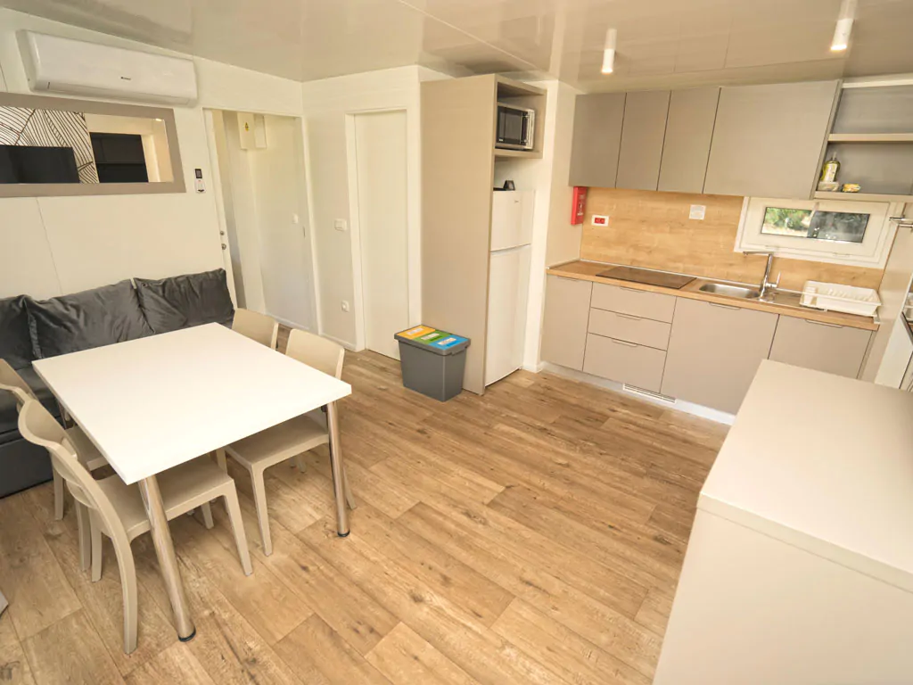 campsite-kovacine-mobile-home-superior-premium-interior-kitchen
