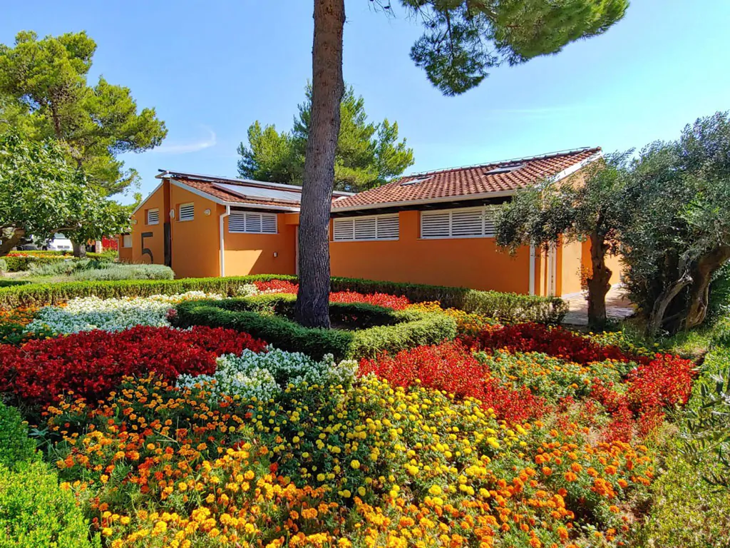 campsite-kovacine-sanitary-facility-view