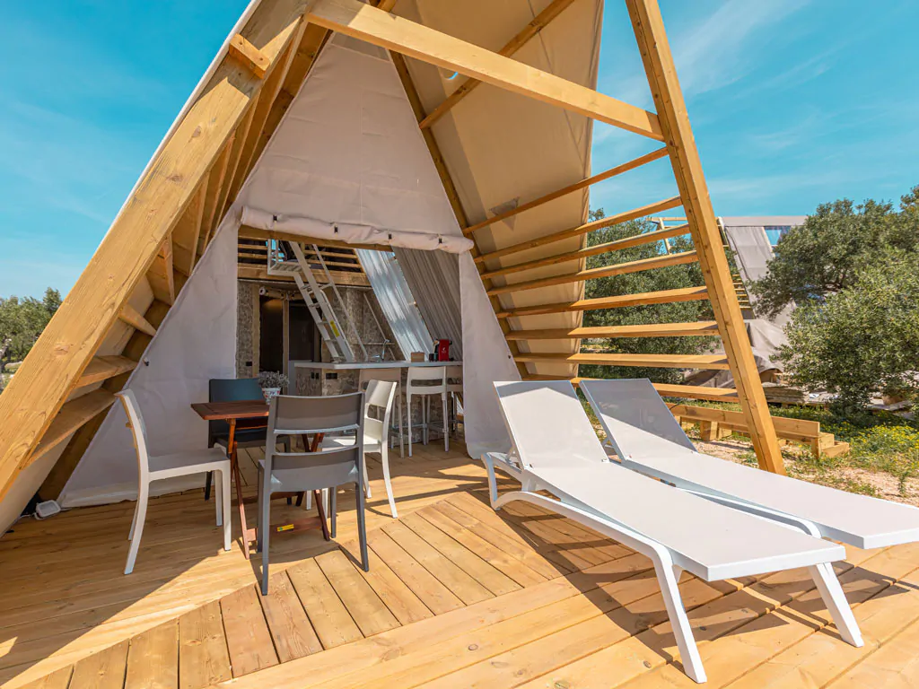 campsite-obonjan-glamping-tent-obonjan-horizon-loft-exterior-terrace-view