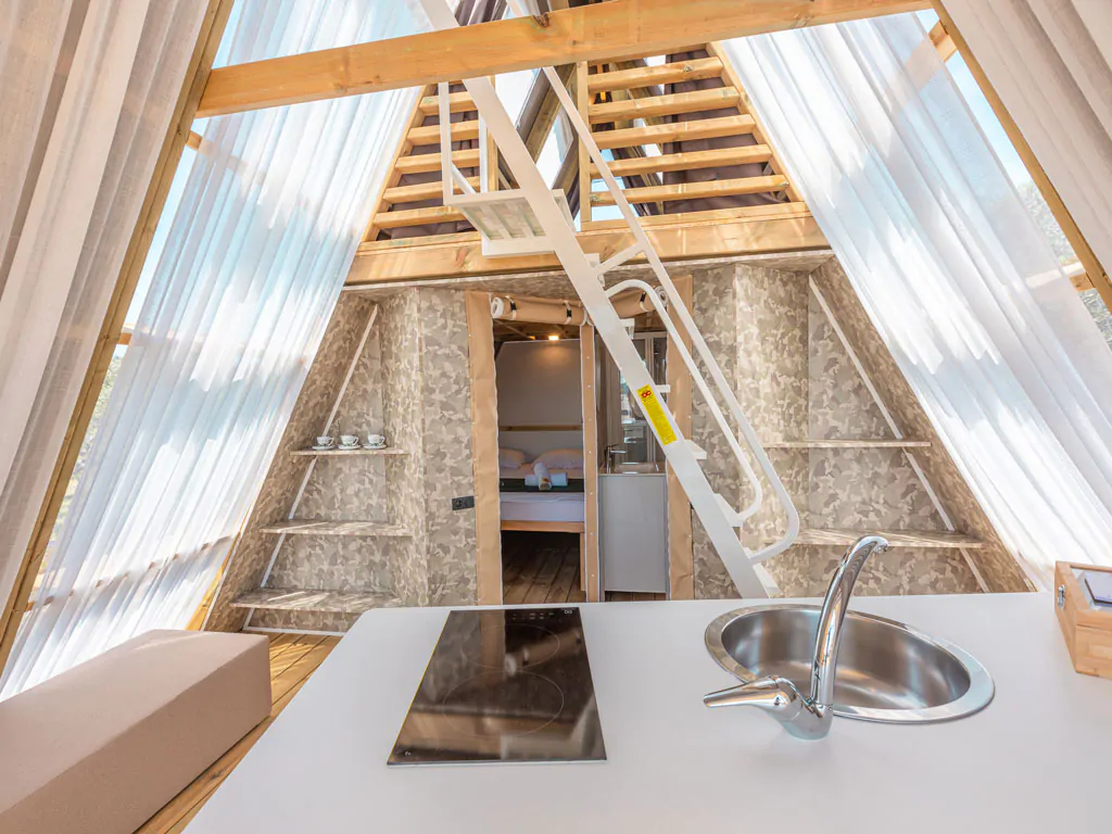 campsite-obonjan-glamping-tent-obonjan-horizon-loft-interior-kitchen