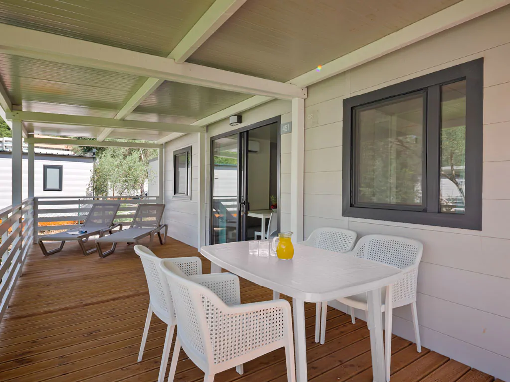 campsite-oliva-mobile-home-standard-plus-exterior-terrace-view