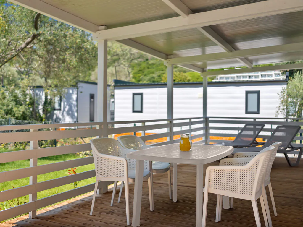 campsite-oliva-mobile-home-standard-plus-exterior-terrace