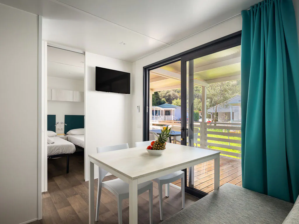 campsite-oliva-mobile-home-standard-plus-interior-dining-area-view