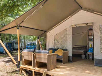 campsite-park-umag-safari-tent-comfort-airco-exterior-terrace