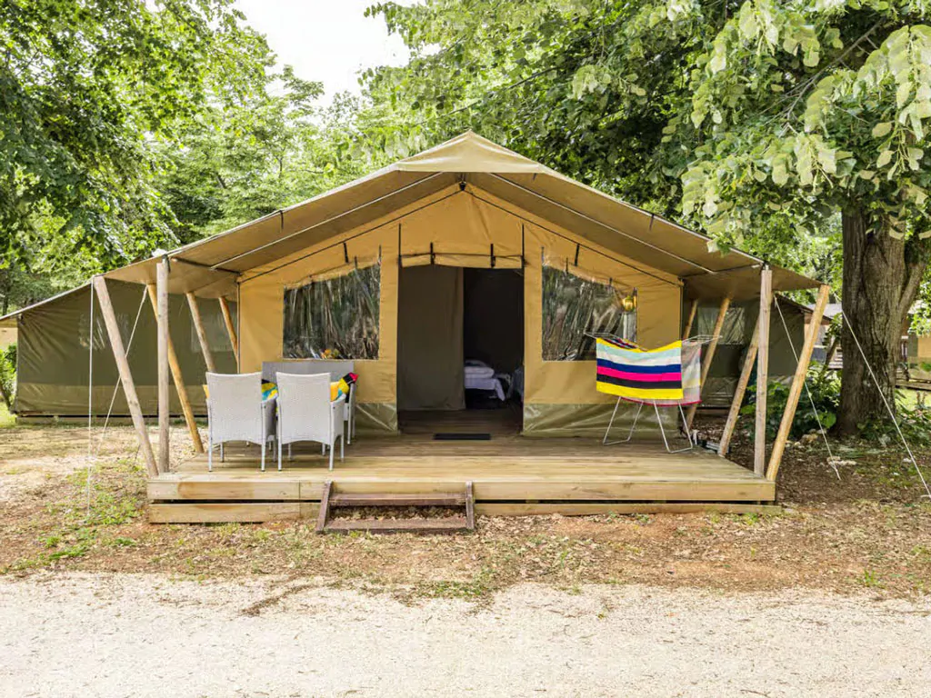 campsite-polari-glamping-tent-safari-tent-harmony-exterior-glamping-view