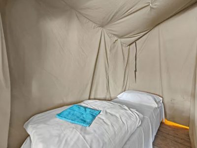 campsite-polari-glamping-tent-safari-tent-harmony-interior-bedroom-single-bed