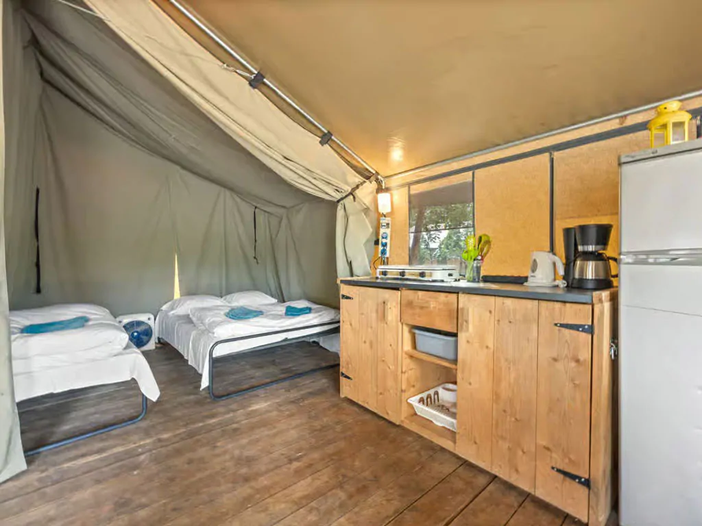 campsite-polari-glamping-tent-safari-tent-harmony-interior-kitchen-and-bedroom-view