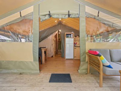 campsite-polari-glamping-tent-safari-tent-relax-exterior-terrace-entrance