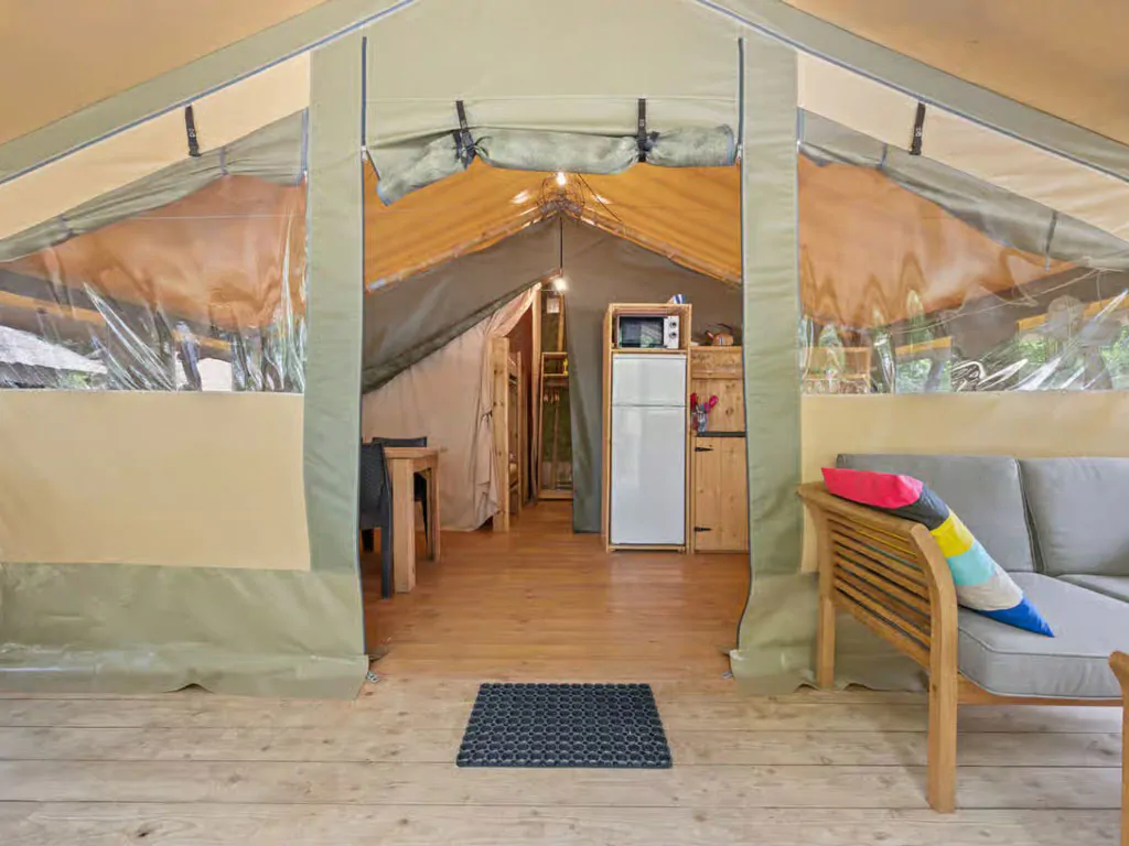 campsite-polari-glamping-tent-safari-tent-relax-exterior-terrace-entrance