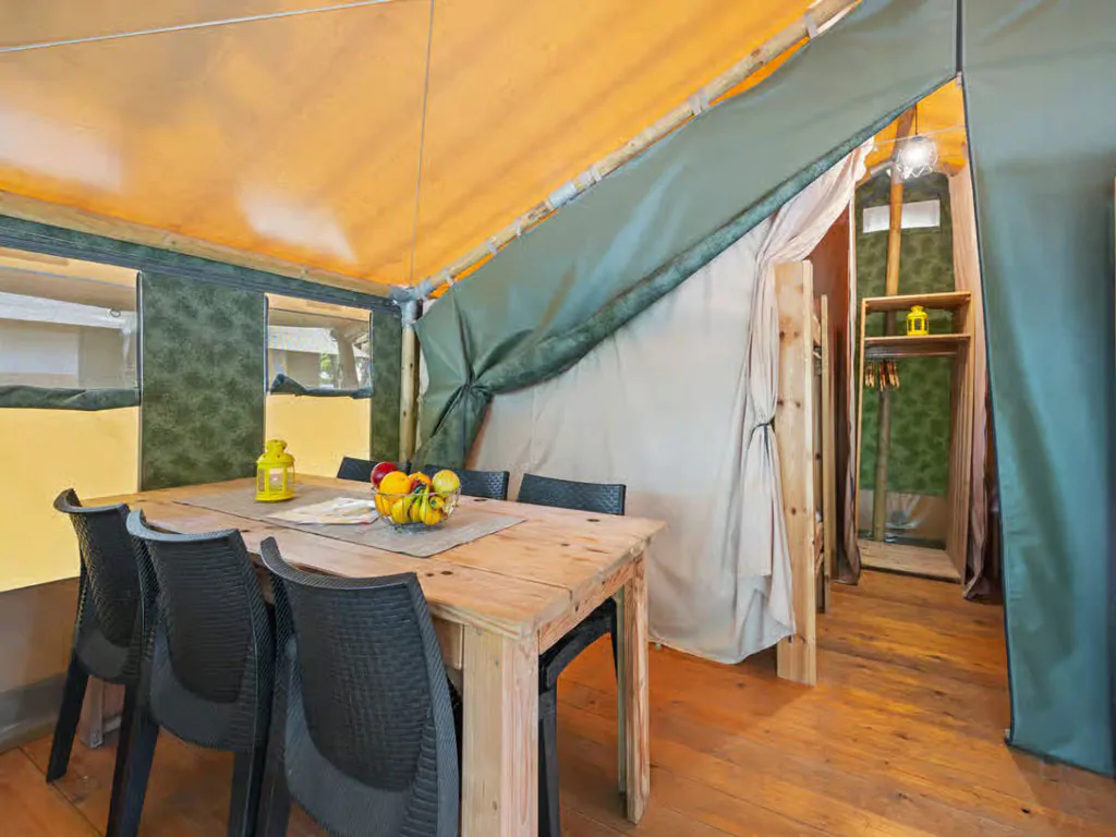 campsite-polari-glamping-tent-safari-tent-relax-interior-dining-area-view