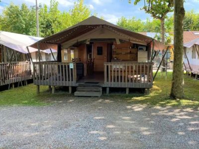 campsite-polari-glamping-tent-safari-tent-sorella-s-airco-for-six-persons-exterior-glamping-view