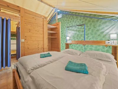 campsite-polari-glamping-tent-safari-tent-sunset-s-airco-for-six-persons-interior-bedroom-double-bed
