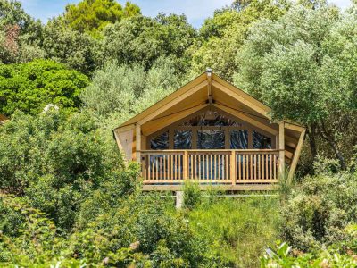 campsite-porto-sole-safaritent-bella-vista-airco-exterior-frontview