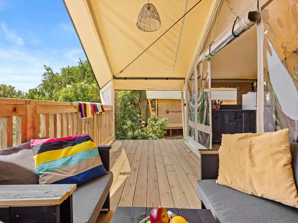 campsite-porto-sole-safaritent-bella-vista-airco-exterior-terrace