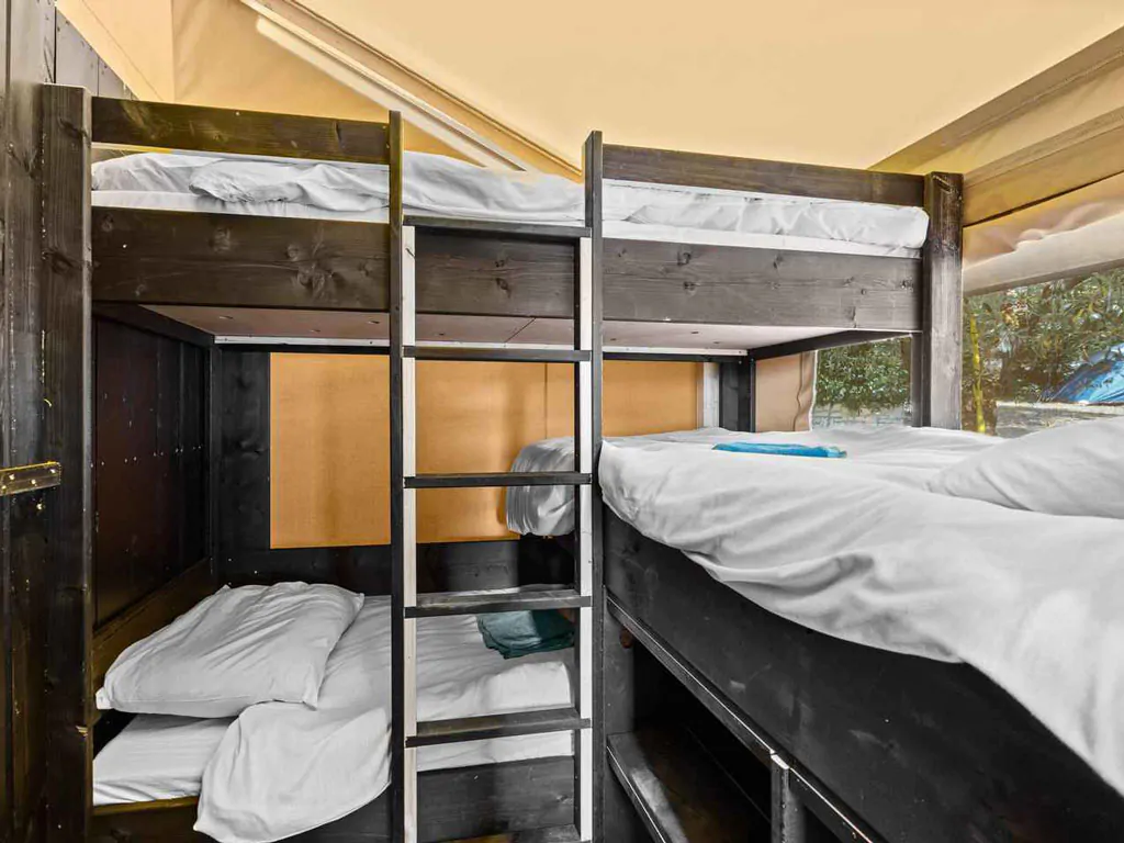 campsite-porto-sole-safaritent-bella-vista-airco-interior-bunkbed