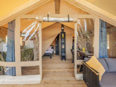 campsite-porto-sole-safaritent-bella-vista-airco-interior-livingroom