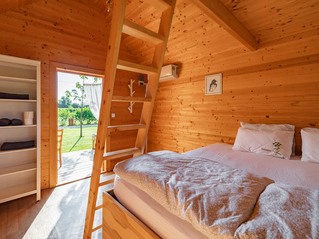 kolpa-resort-glaming-exterior-glamping-chalet-his-double-bed-2