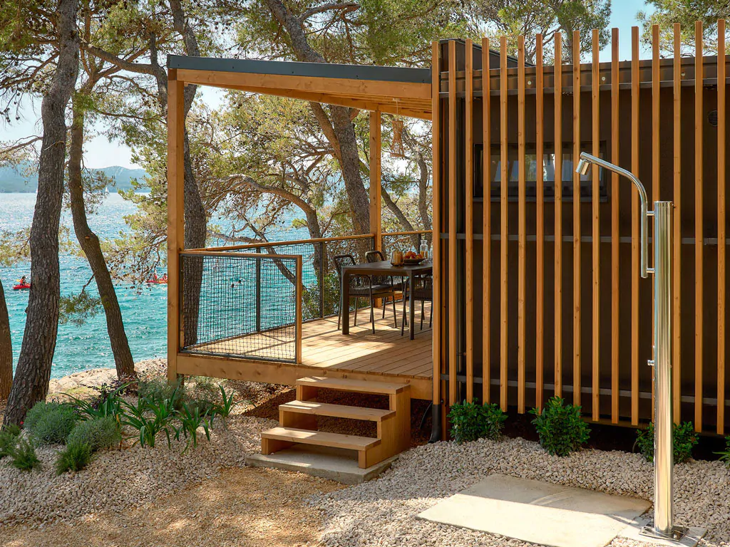 pine-beach-pakostane-mobile-homes-deluxe-seaside-whirlpool-exterior-mobile-home-position-view
