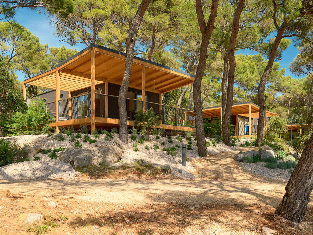 pine-beach-pakostane-mobile-homes-deluxe-seaside-whirlpool-exterior-mobile-home-position