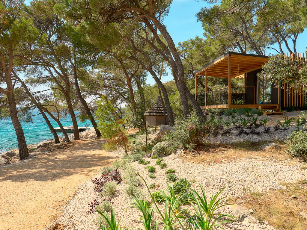 pine-beach-pakostane-mobile-homes-deluxe-seaside-whirlpool-exterior-mobile-home-view