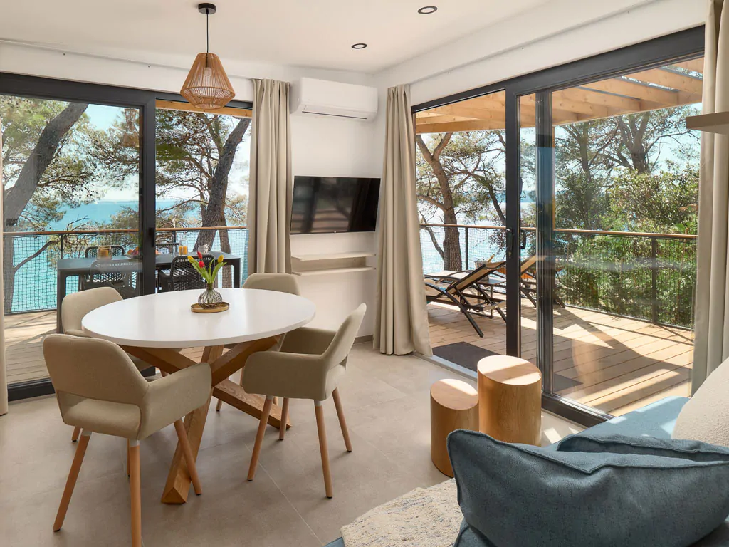 pine-beach-pakostane-mobile-homes-deluxe-seaside-whirlpool-interior-living-room