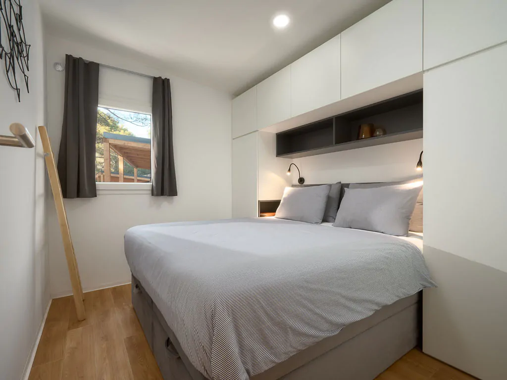 pine-beach-pakostane-mobile-homes-superior-interior-bedroom-double-bed