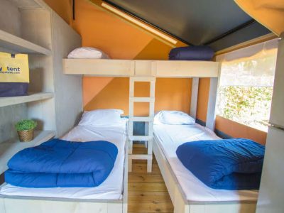 valamar-camping-baska-glamping-tent-safari-tent-comfort-airco-interior-bedroom-single-beds
