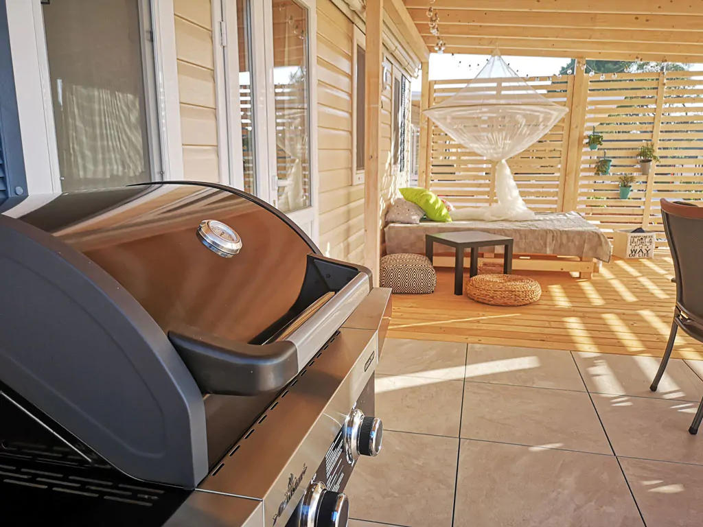 valamar-camping-lanterna-west-coast-new-mobile-home-exterior-terrace-view