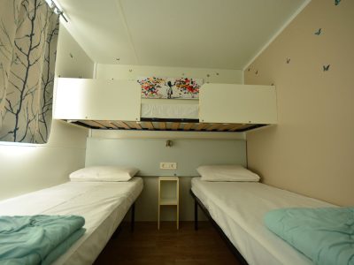 valamar-camping-lanterna-west-coast-new-mobile-home-interior-bedroom-single-beds