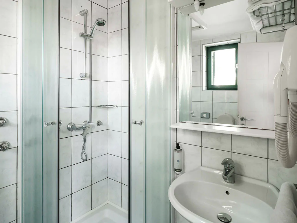 zaton-apartment-essential-one-bedroom-apartment-22-interior-bathroom