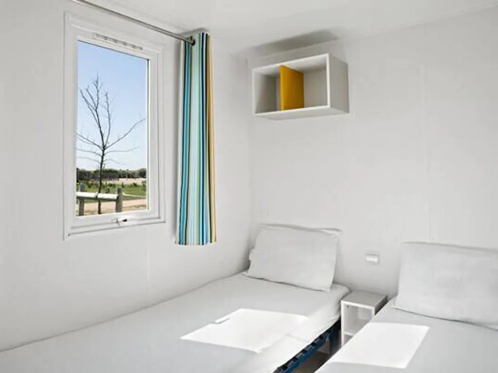camping-brioni-mobile-home-classic-for-four-persons-interior-bedroom-single-beds