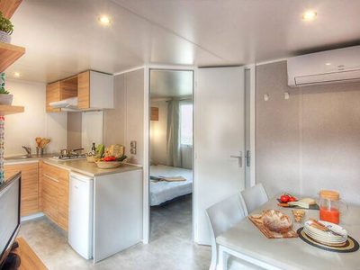 camping-brioni-mobile-home-classic-for-four-persons-interior-dining-area