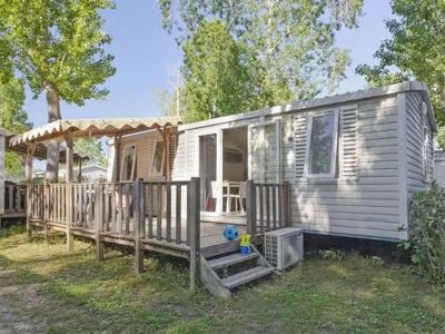 camping-brioni-mobile-home-comfort-six-persons-exterior-mobile-home-view