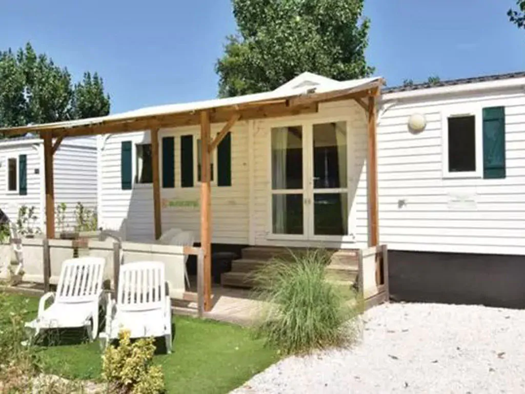 camping-brioni-mobile-home-comfort-six-two-persons-exterior-mobile-home-view