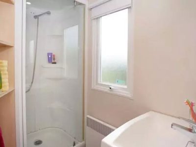 camping-brioni-mobile-home-comfort-six-two-persons-interior-bathroom