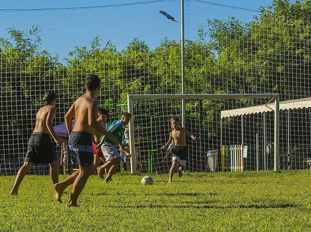 camping-italia-lido-playground-football