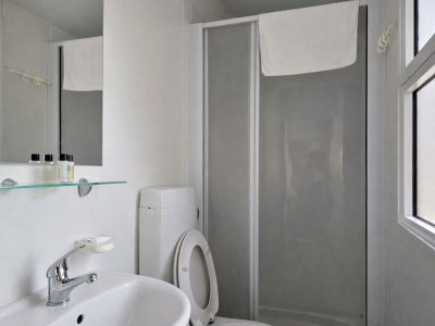 camping-ulika-rovinj-casetta-interior-bathroom