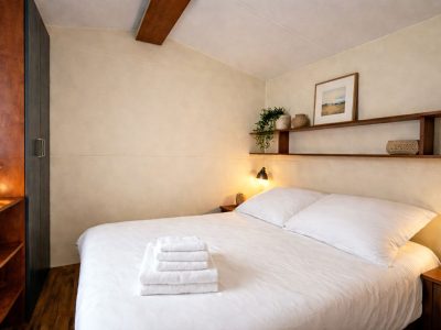 camping-ulika-rovinj-casetta-interior-bedroom-double-bed